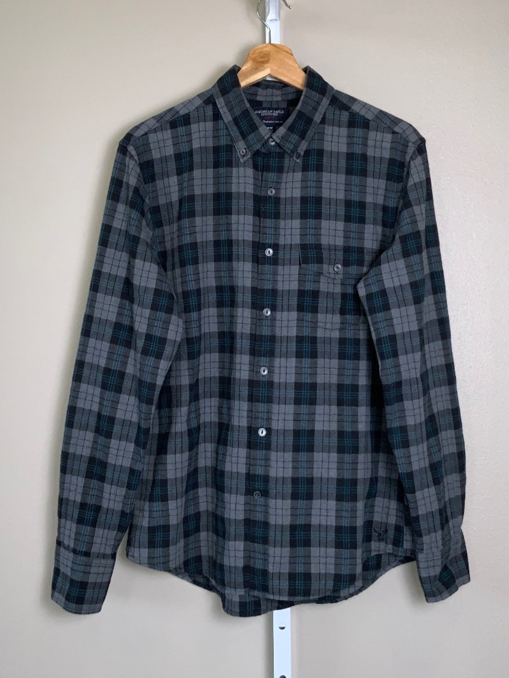 American Eagle Outfitters Slim Fit Plaid Button Down Oxford Shirt